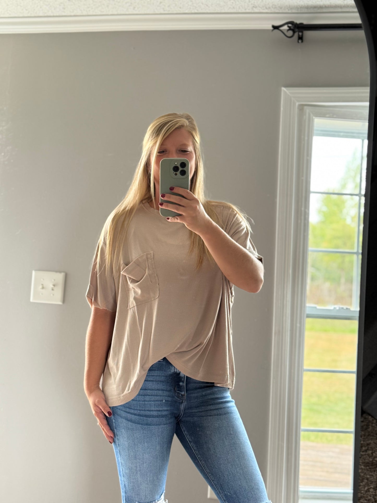 The Slouchy pocket tee - Sand Beige