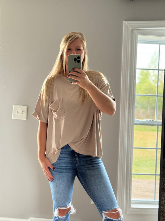 The Slouchy pocket tee - Sand Beige